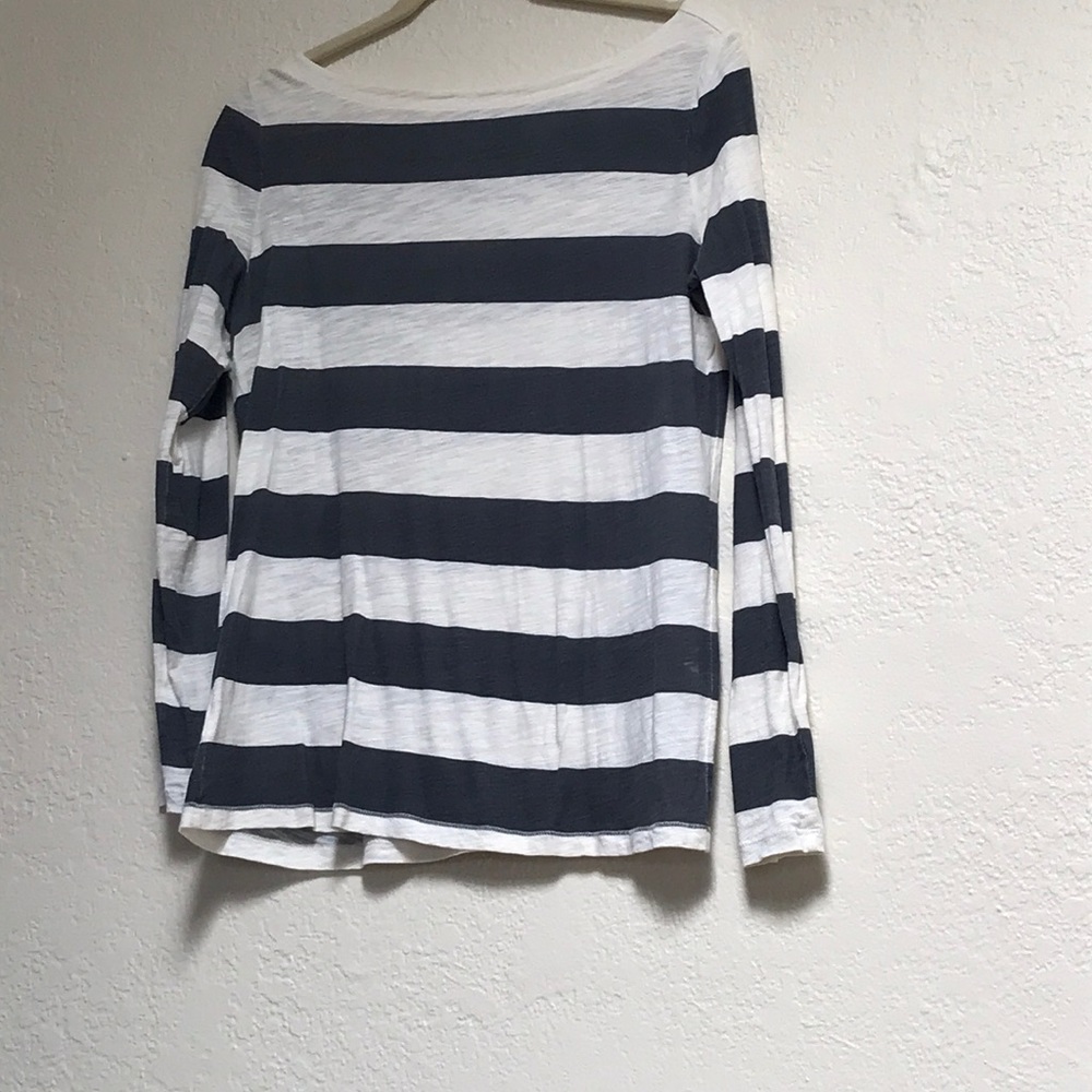 Long sleeve white and blue striped tee